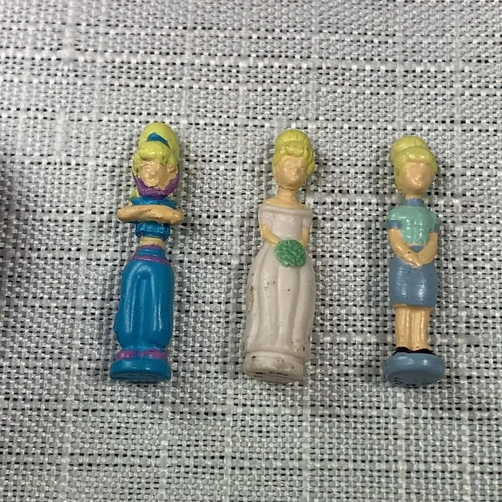 Trendmasters 1995 I Dream Of Jeannie Polly Pocket Lot Of Bottles And 3 Figures